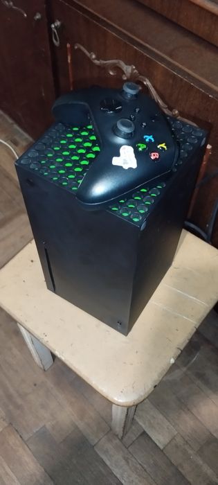Продам xbox в отличном состоянии