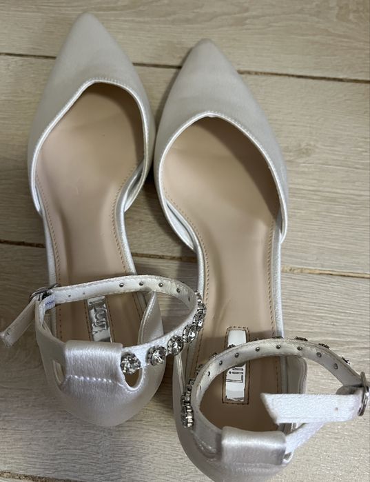 Linzi весільні  туфлі Jordanna Low Block Court  Next 41 р