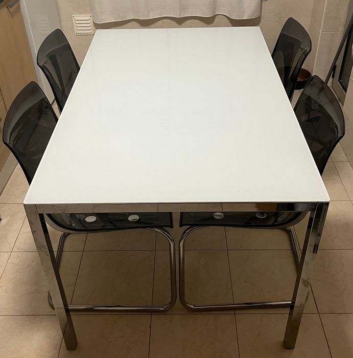 Cadeiras e mesa ikea
