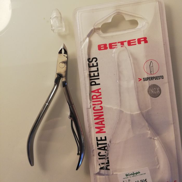 Alicate de cutículas Beter novo