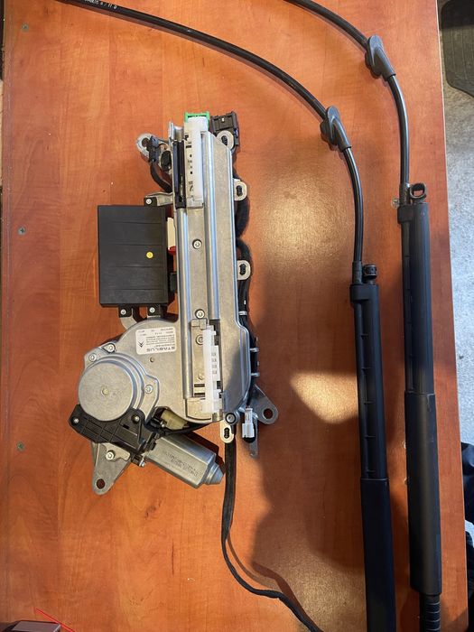 Motor elevador de porta da mala Citroen C5 2011