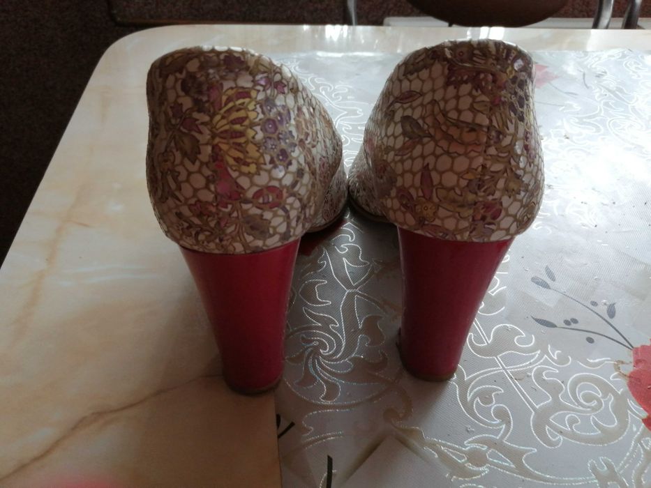 Buty na obcasie, buty na słupku skórzane 39/40