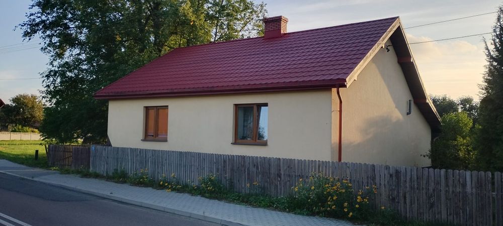 Sprzedam dom na Roztoczu, we wsi Brzeziny 25,wraz z budynkami gospodarczymi.