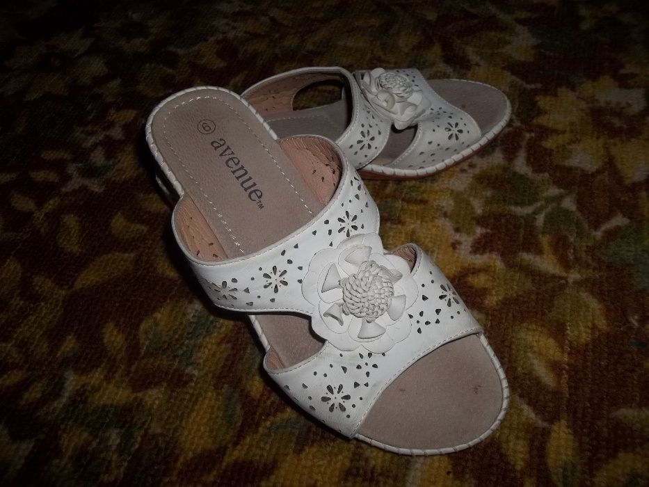 Ботінки демісез.жіночі закордонні. Кросовки замшеві на платформі.Р 38.