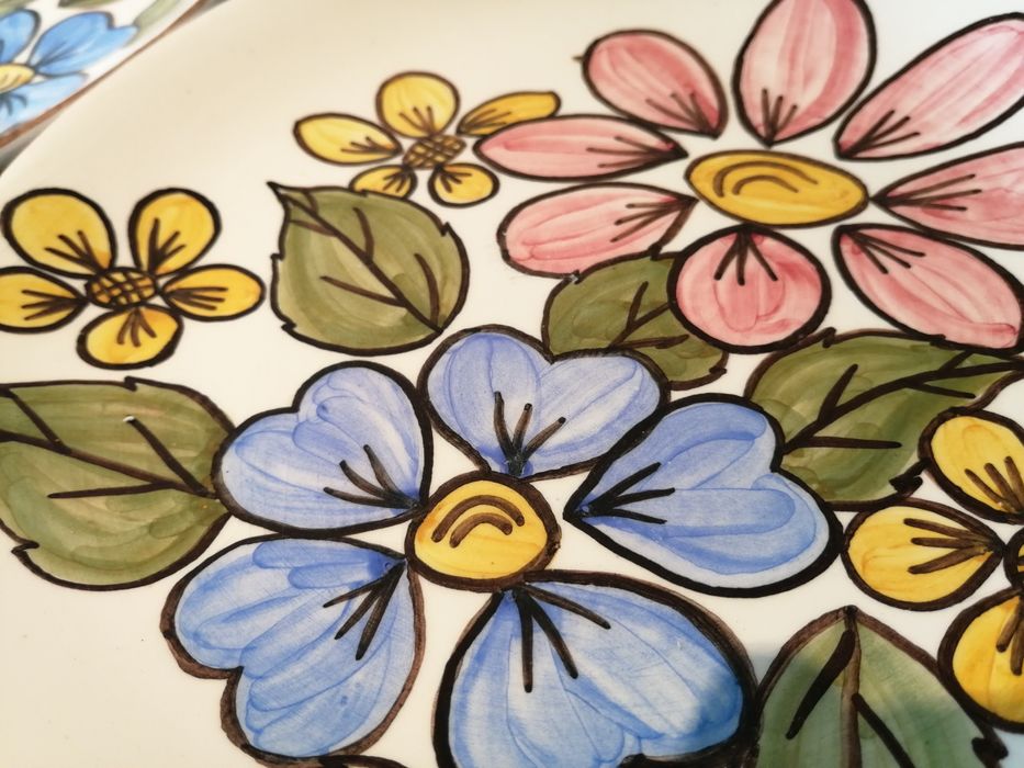 Pratos decorativos pintados à mão