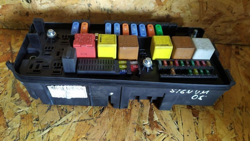 CAIXA DOS FUSIVEIS OPEL SIGNUM / VECTRA C 13190370