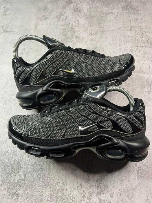 Air Max Plus Black Metallic Silver Size 39EU