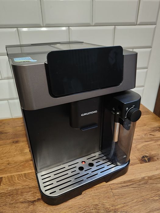 Ekspres ciśnieniowy Grundig KVA 7230