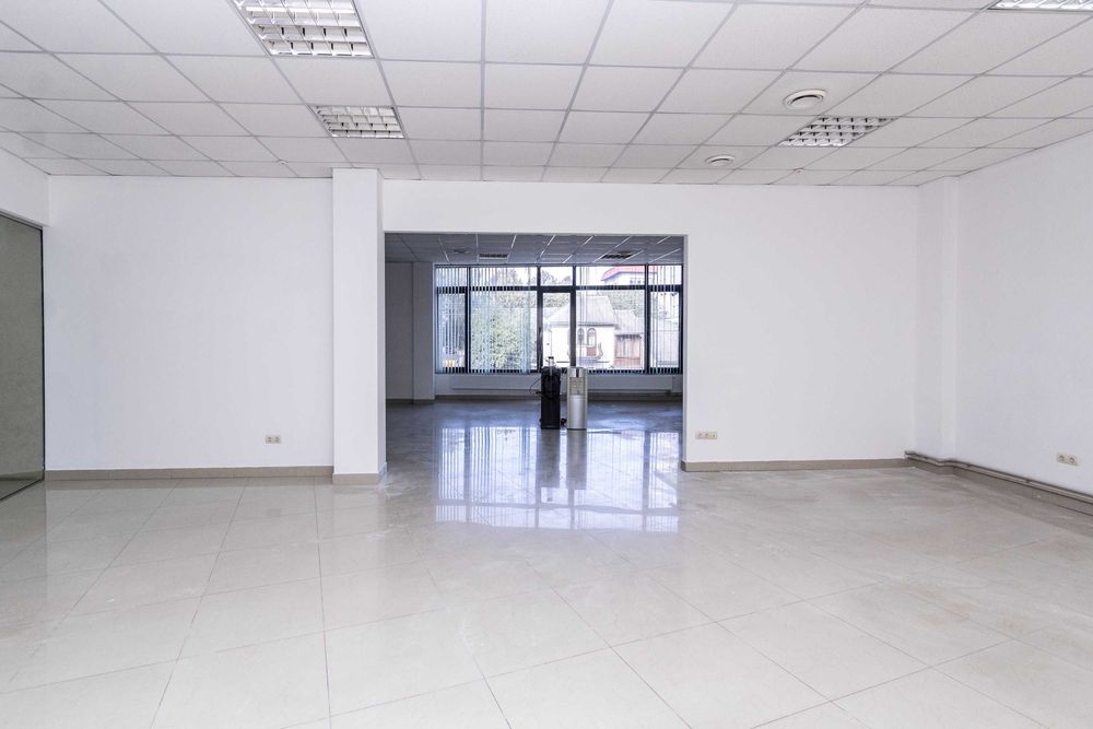 Офісний простір 1080 м² у центрі Івано-Франківська | ТЦ «Бельведер» - View 4