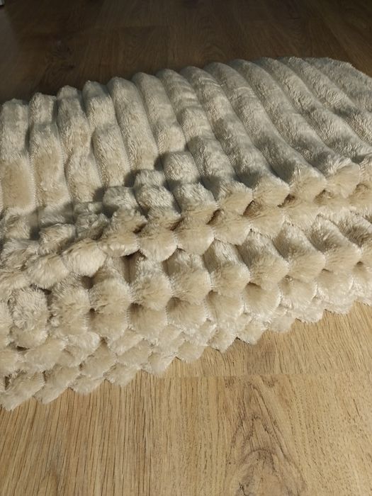 Koc puszysty mięsisty 150x200 imitacja futra