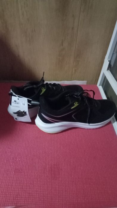 Чоловічі кросівки, 44 розмір, нові ціна 900 гр.