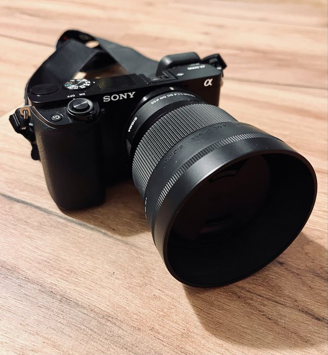 Sony a6000 + Sigma 56mm f/1.4 + dodatkowa bateria
