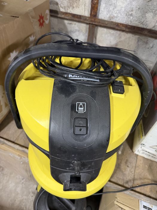 Продам миючий пилосос, екстрактор Karcher SE 4001 / SE 4002