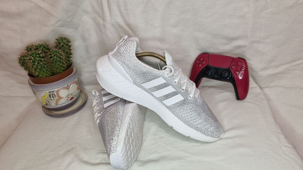 Кросівки Adidas Swift Run 22 Originals.Розмір 42.5