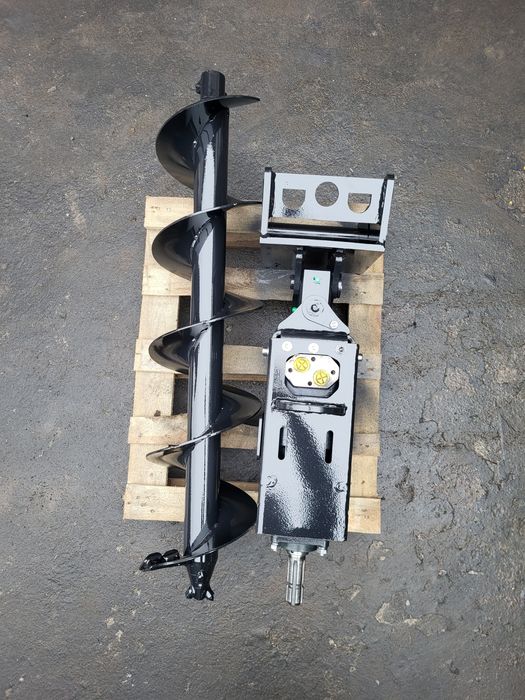 Głowica wiercąca do otworów w ziemi pod słupki, krzewy, drzewka