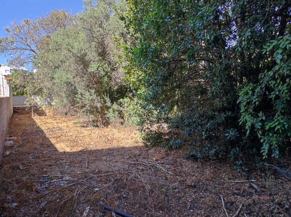 Moradia com 14 compart., para recuperação,  lote de 602m2, em  LOULÉ