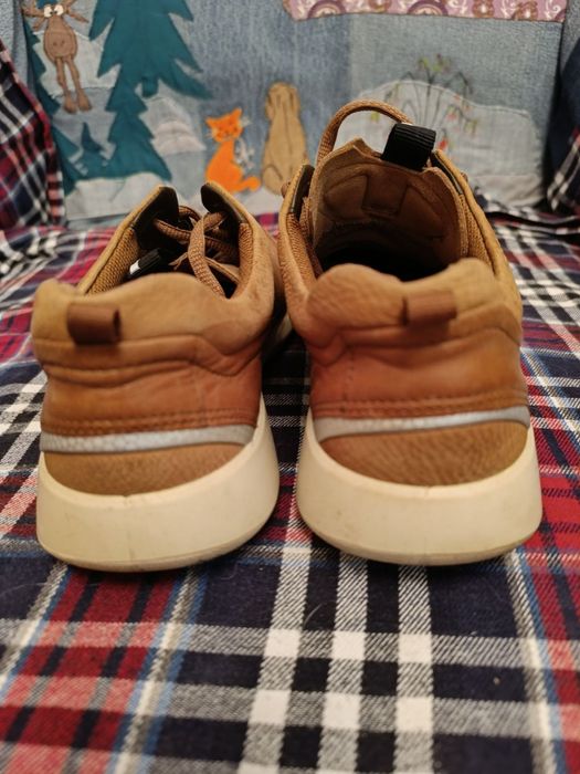 Продам жіночі кросівки Ecco