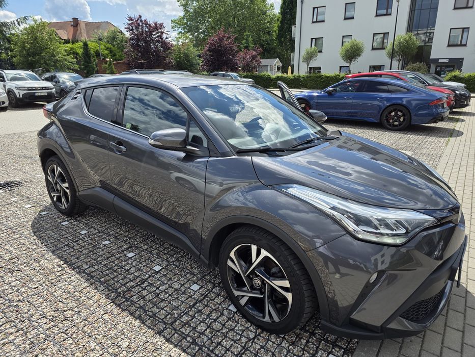 Toyota C-HR samochód