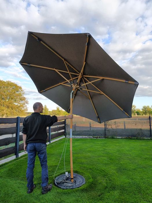 Parasol ogrodowy solidny w b.dobrym stanie duży śr. 300 cm z podstawą