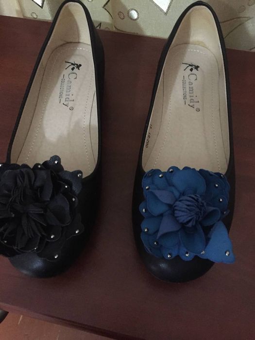 Балетки новые,чёрные,со съемными бантами чёрного,синего и белого цвета