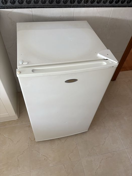 Arca vertical Haier com 3 gavetas