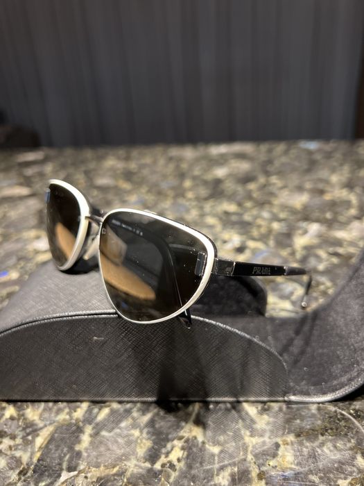 Сонцезахисні окуляри Prada