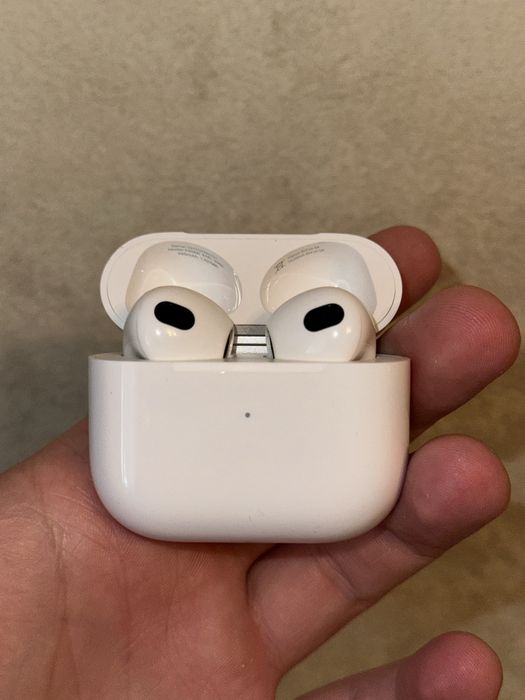 Продам наушники Apple AirPods 3 с MagSafe кейсом (оригинал)