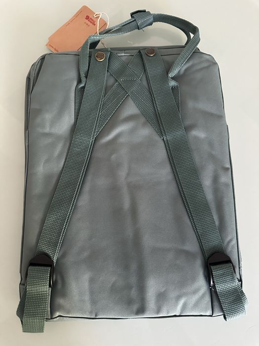 Mochila Kanken Fjallraven verde cinza
