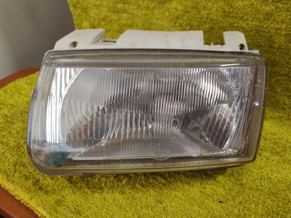 Par Faróis Dianteiros HELLA VW Polo 6N – Esquerdo + Direito