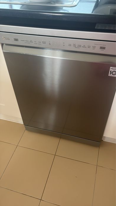 Vemdo maquina LG de lavar loica a necessitar de reparacao - tem apenas tres anos e meio . Da un erro