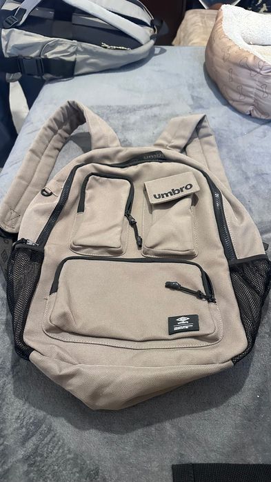 Malas mochilas de marcas variadas novas