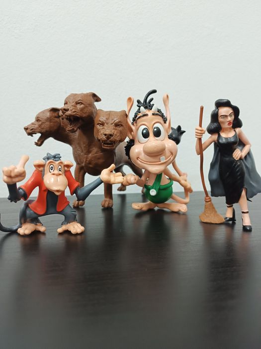 Brinquedos PVC HUGO e Harry Potter