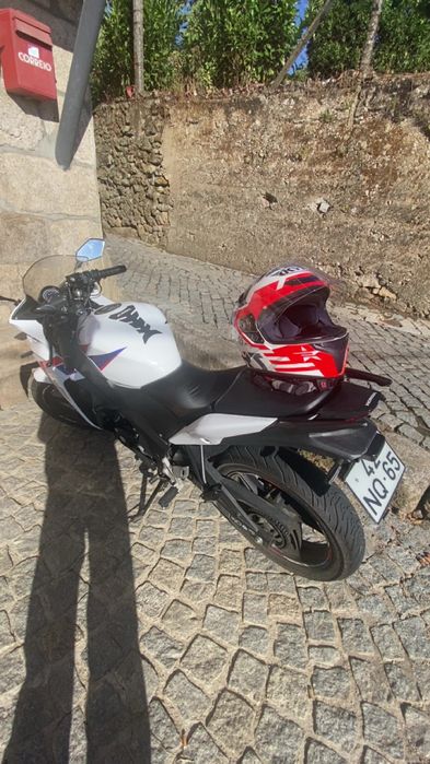 Honda cbr125r 2013  (como nova)