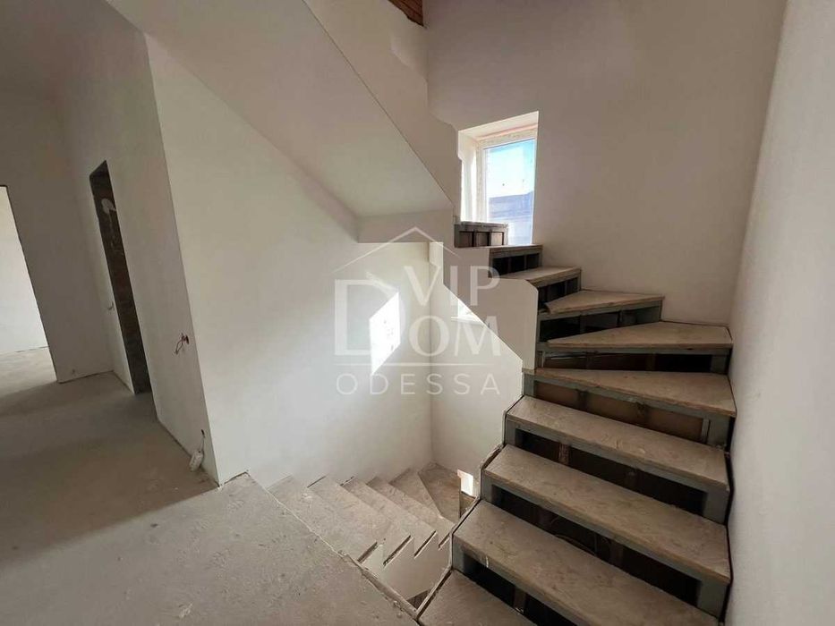 ПРОДАМ Отличный  Дом из кирпича и ракушечника Киевский район.