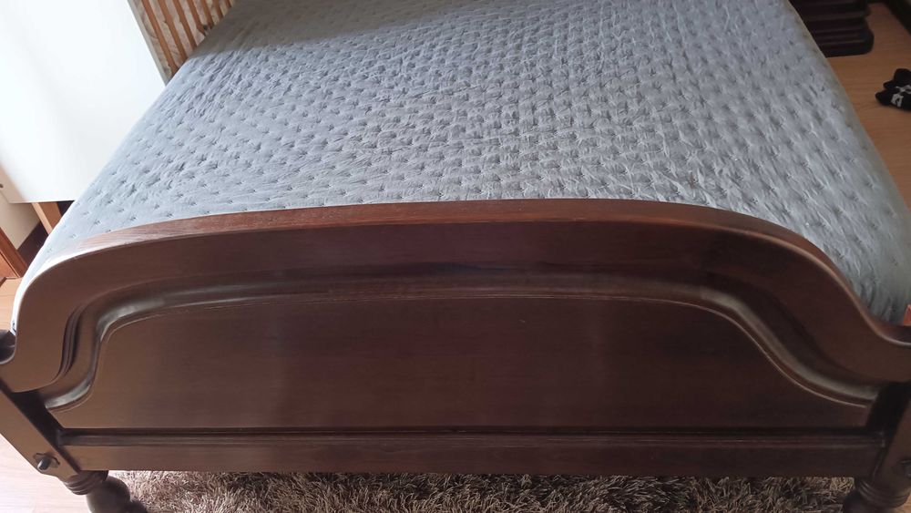 Cama + 2 mesinhas cabeceira