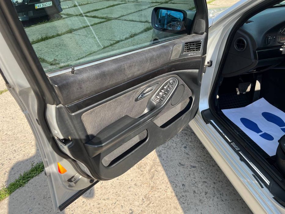 Продам BMW  523I