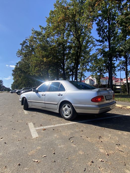Mercedes - Benz E- Class  W 210 1999 року