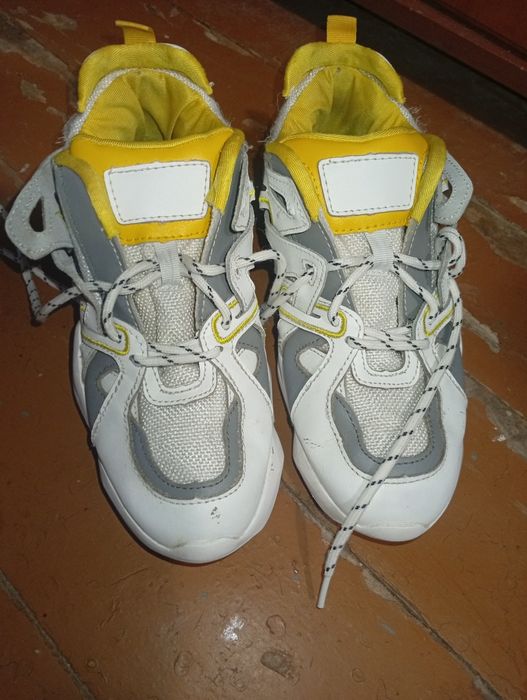 Стильні масивні кросівки білі з жовтим, трендові sneakers (37 розмір)