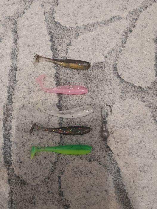 Zestaw przynęt spinningowych – 5 gum + główki jigowe