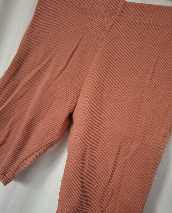 H&M ceglaste prążkowane kolarki legginsy r. 116