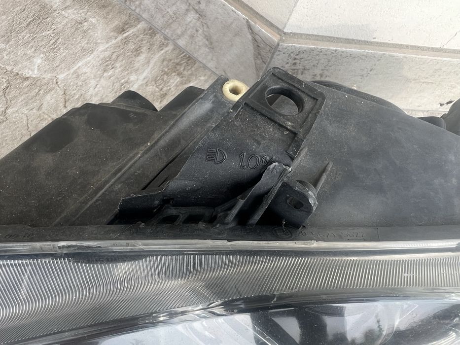 Lewa lampa leon lift xenon europa oryginał