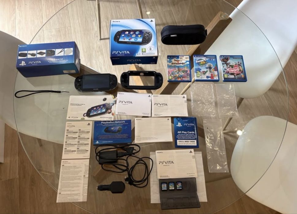 PSP Vita Oled + Travel Kit + jogos