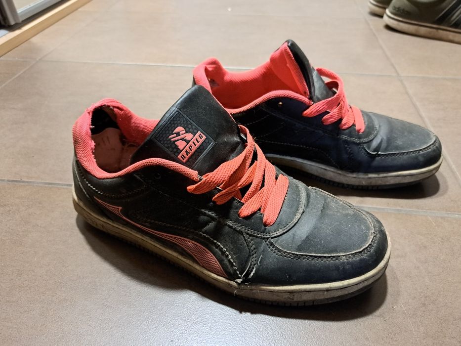 Buty sportowe rozmiar 39 oddam za darmo