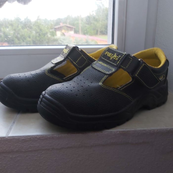 Buty robocze że stalowym czubkiem