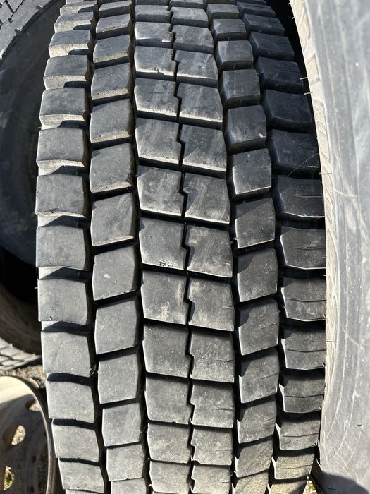 2x opona 305/70 r 22,5