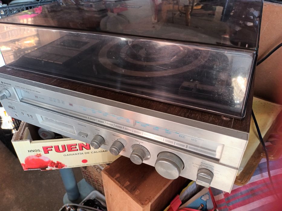 Aparelhagem Sanyo. K7,vinil e cartuchos
