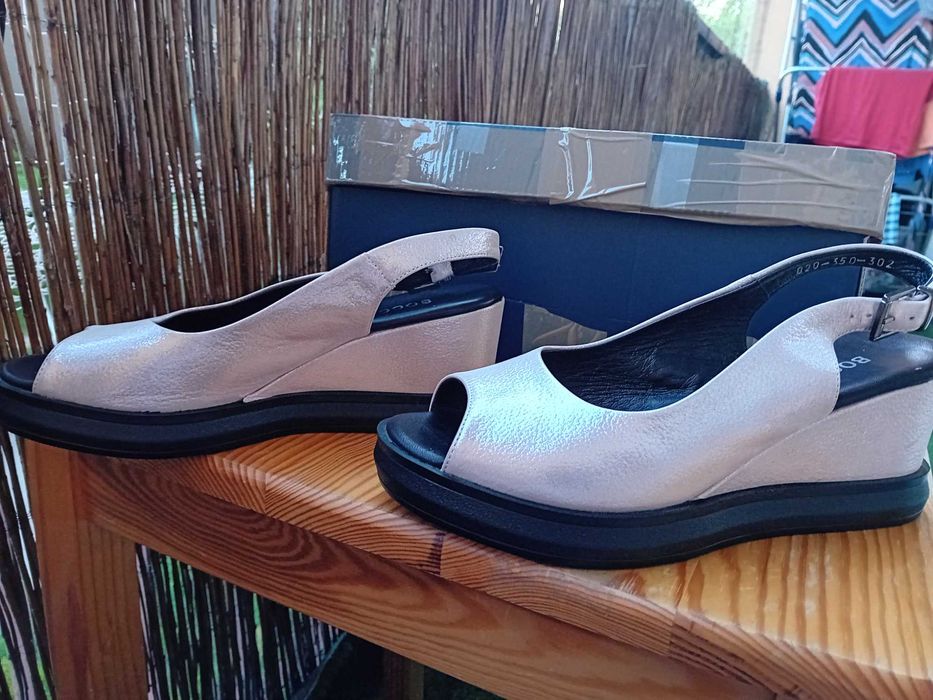 Buty sandaly skorzane na koturnie