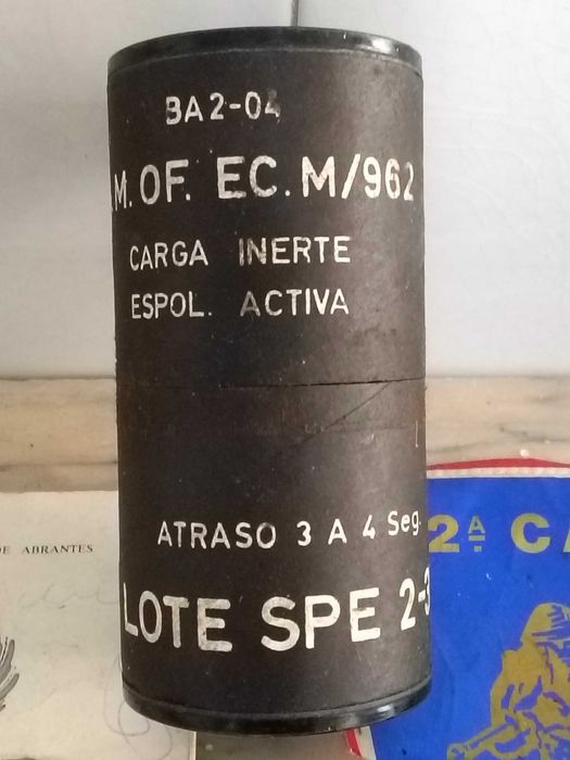 Material militar caixa granada etc
