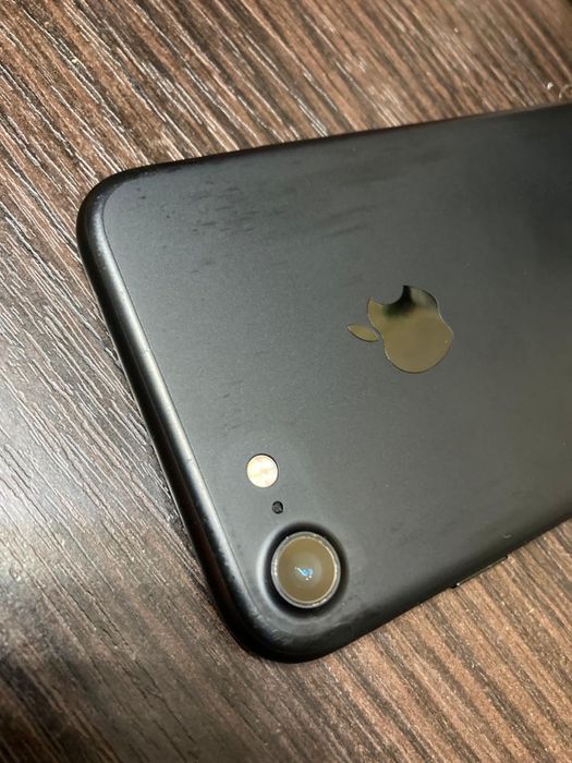 Телефон смартфон Apple iPhone 7  Black