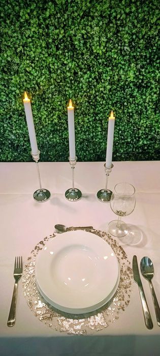 Wynajem krzeseł, stołów, obrusów i zastawy stołowej, ścianki balonowe